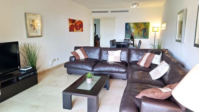 Apartamento de 2 habitaciones en La Duquesa / Puerto de la Duquesa, Manilva en venta con piscina - 484.000 € (Ref: 9778536)