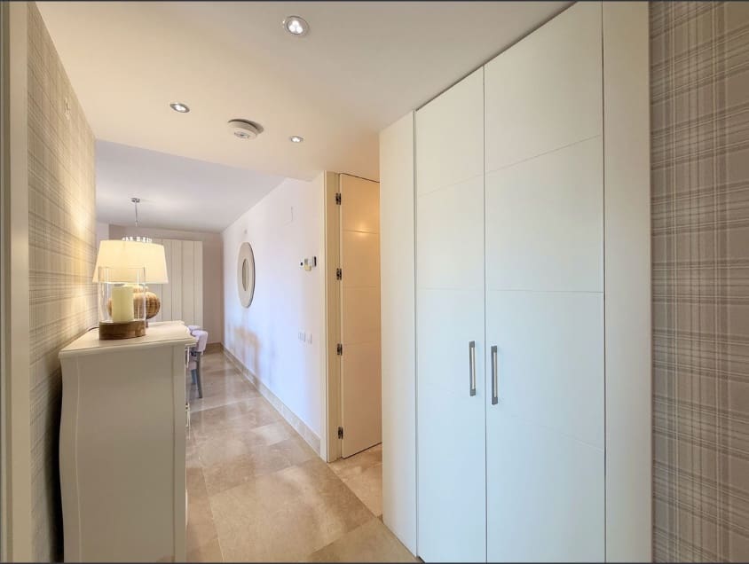 Apartamento de 3 habitaciones en La Duquesa / Puerto de la Duquesa en venta con piscina garaje - 398.000 € (Ref: 9778547)