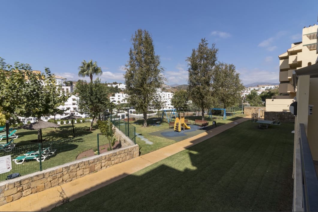 2 soverom Leilighet til salgs i New Golden Mile med svømmebasseng - € 425 000 (Ref: 9783452)