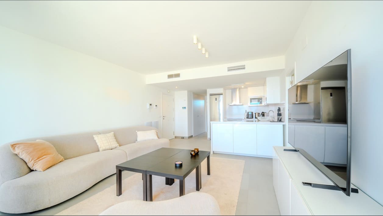 2 bedroom Penthouse for sale in La Duquesa / Puerto de la Duquesa with pool - € 365,000 (Ref: 9783763)