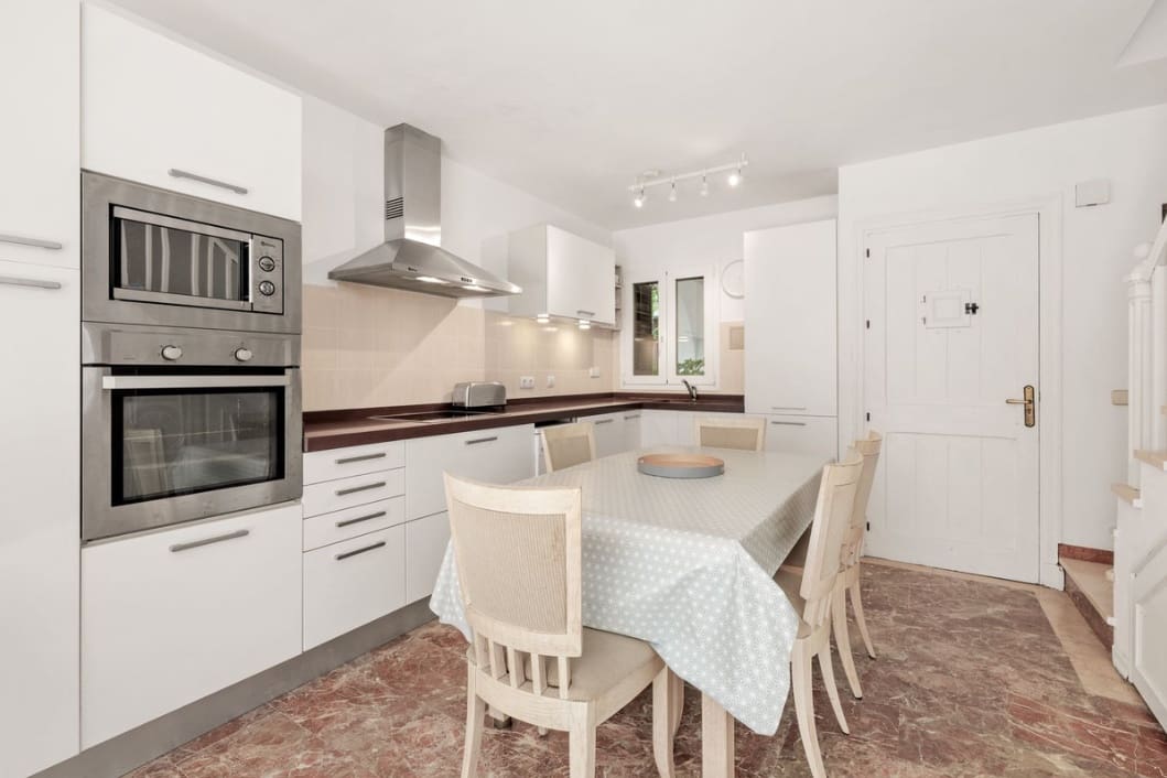 2 Zimmer Haus zu verkaufen in Estepona mit Pool - 450.000 € (Ref: 9783770)