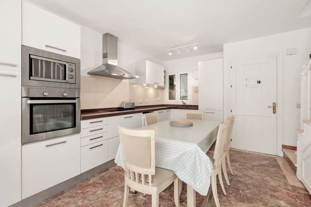 2 Zimmer Haus zu verkaufen in Estepona mit Pool - 450.000 € (Ref: 9783770)