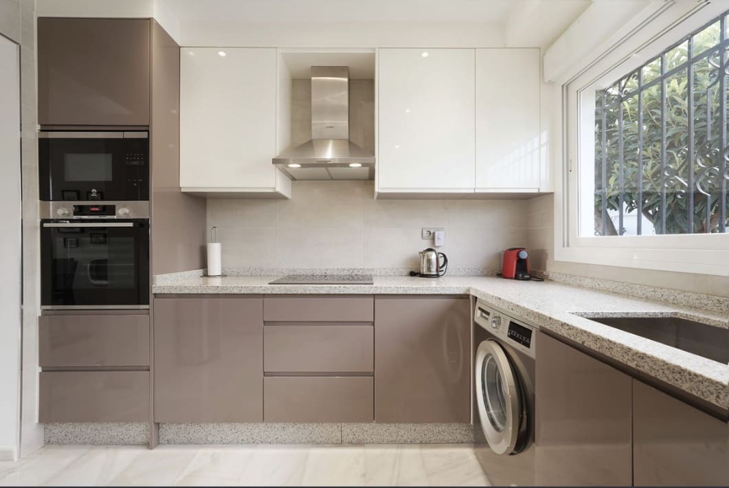 2 Zimmer Apartment zu verkaufen in El Paraiso mit Pool - 420.000 € (Ref: 9783833)