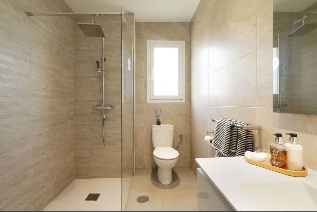 2 Zimmer Apartment zu verkaufen in El Paraiso mit Pool - 420.000 € (Ref: 9783833)