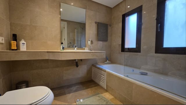 3 soveværelse Lejlighed til salg i La Duquesa / Puerto de la Duquesa, Manilva - € 329.000 (Ref: 9783834)