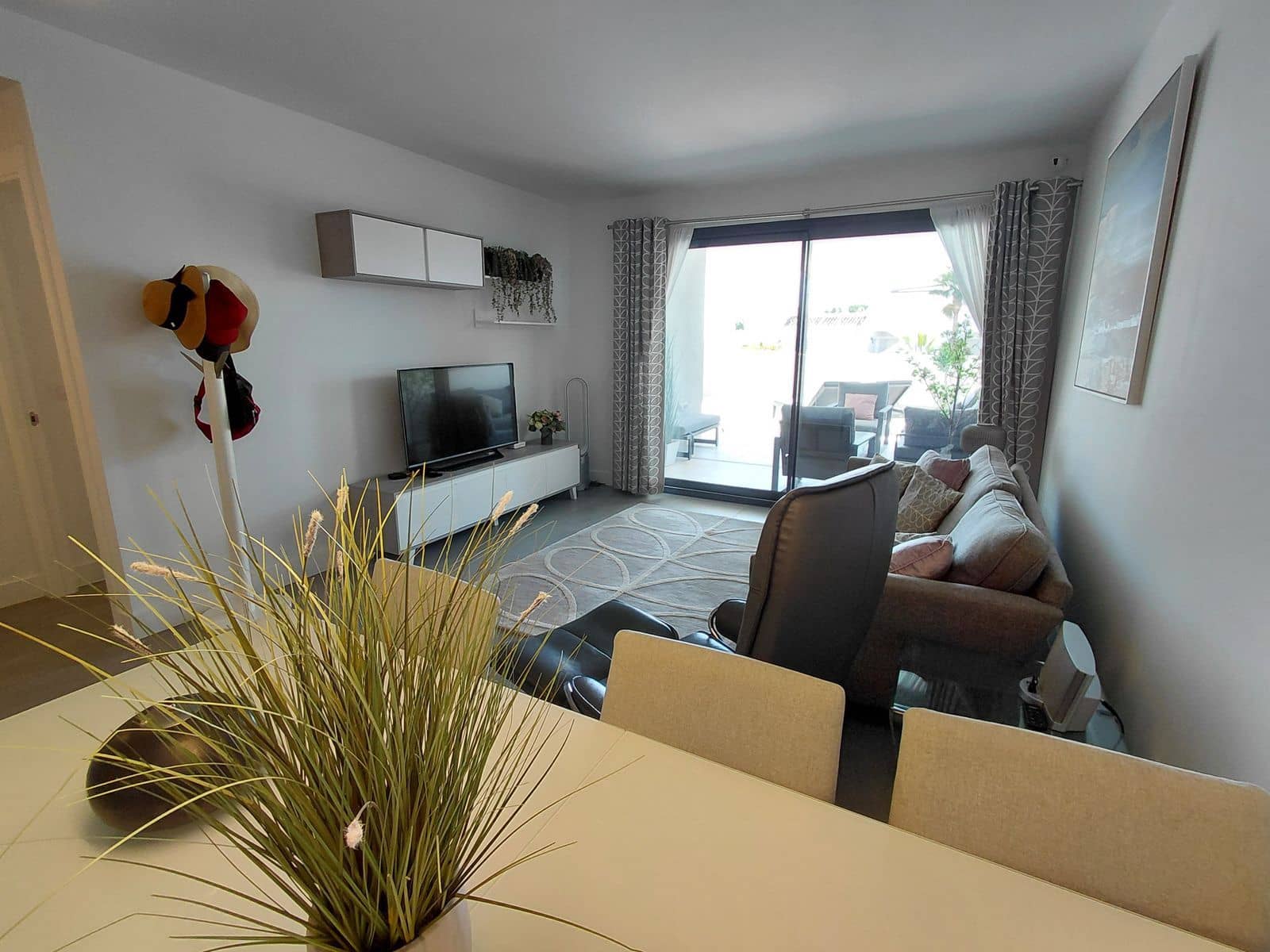 2 soverom Leilighet til salgs i La Duquesa / Puerto de la Duquesa med svømmebasseng garasje - € 399 000 (Ref: 9783858)