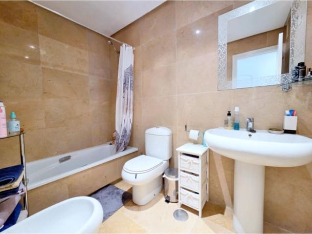 2 makuuhuone Huoneisto myytävänä paikassa La Duquesa / Puerto de la Duquesa, Manilva mukana uima-altaan - 249 000 € (Ref: 9783885)