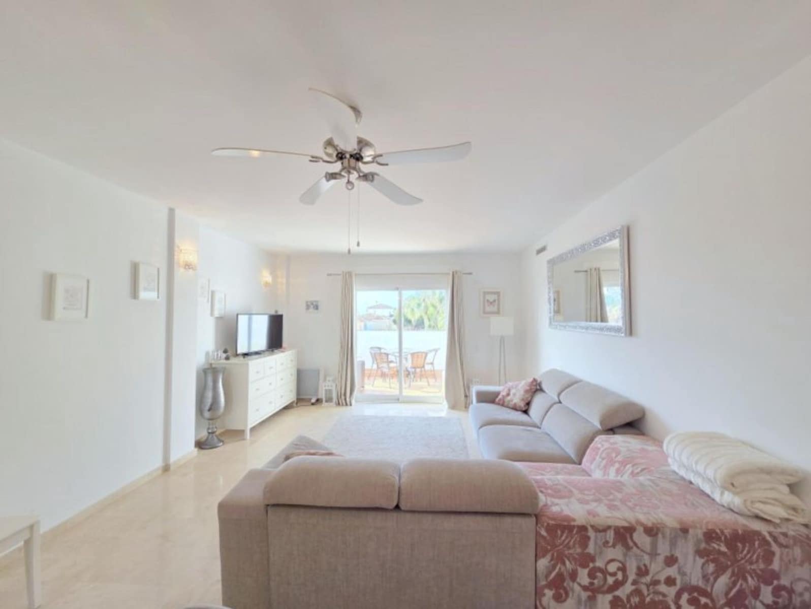 2 soverom Leilighet til salgs i La Duquesa / Puerto de la Duquesa med svømmebasseng - € 279 000 (Ref: 9783886)