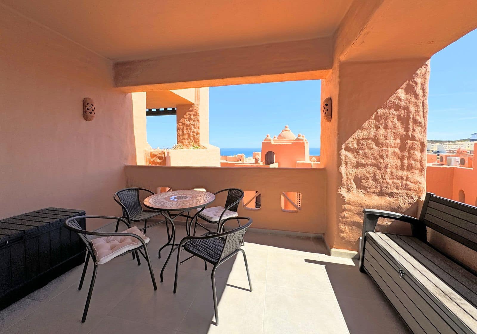 2 sypialnia Apartament na sprzedaż w La Duquesa / Puerto de la Duquesa z basenem - 315 000 € (Ref: 9793264)