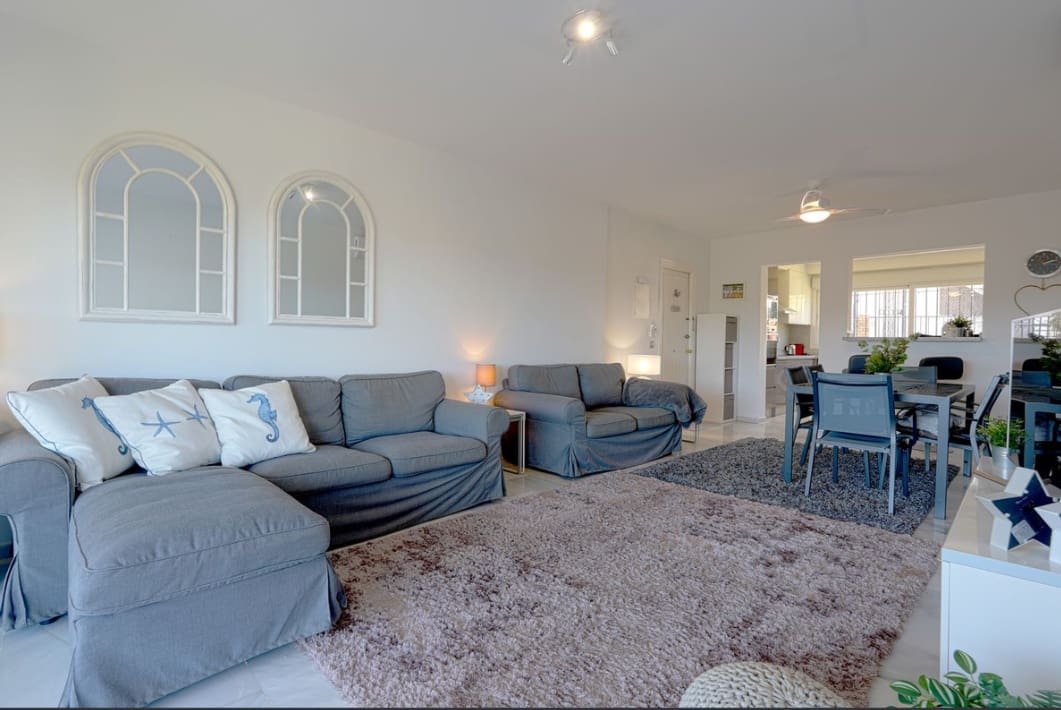 2 soverom Leilighet til salgs i El Paraiso med svømmebasseng - € 420 000 (Ref: 9793516)