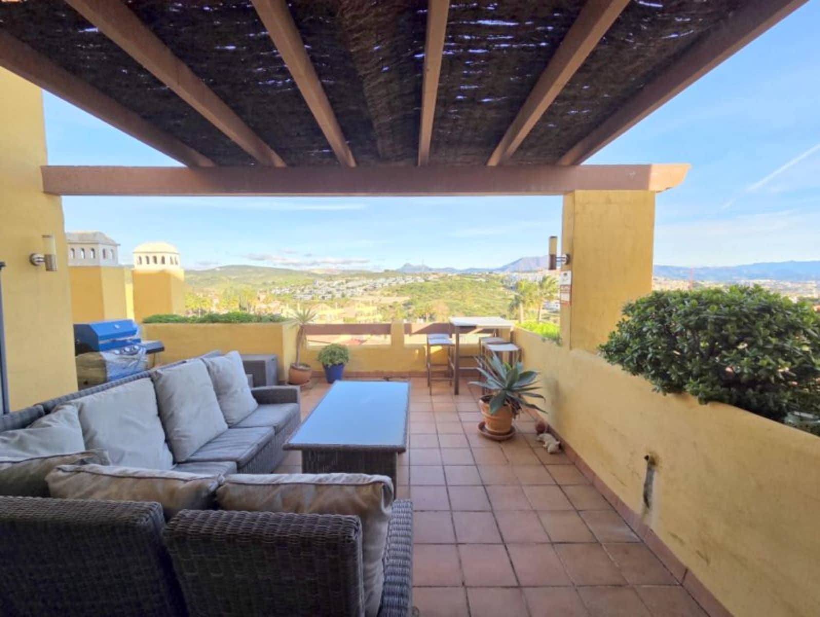 2 makuuhuone Huoneisto myytävänä paikassa La Duquesa / Puerto de la Duquesa mukana uima-altaan - 265 000 € (Ref: 9793544)