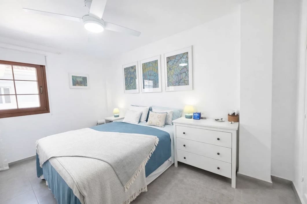 2 soveværelse Lejlighed til salg i La Duquesa / Puerto de la Duquesa - € 310.000 (Ref: 9794973)