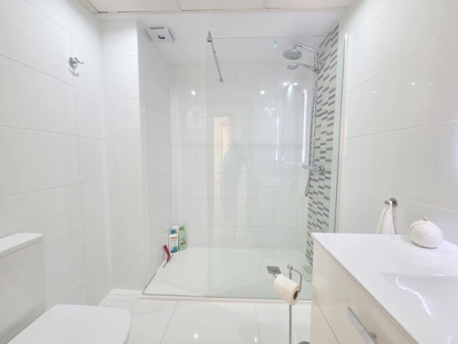 2 makuuhuone Huoneisto myytävänä paikassa La Duquesa / Puerto de la Duquesa mukana uima-altaan - 279 000 € (Ref: 9795152)