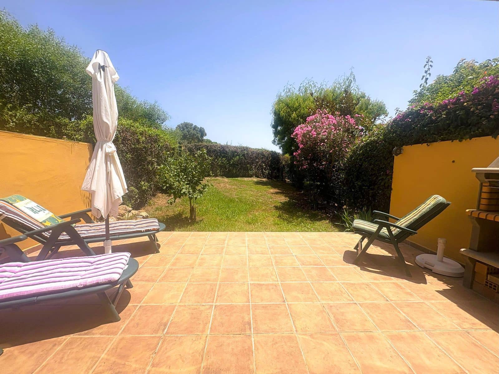 3 chambre Maison de Ville à vendre à La Duquesa / Puerto de la Duquesa avec piscine - 385 000 € (Ref: 9797473)