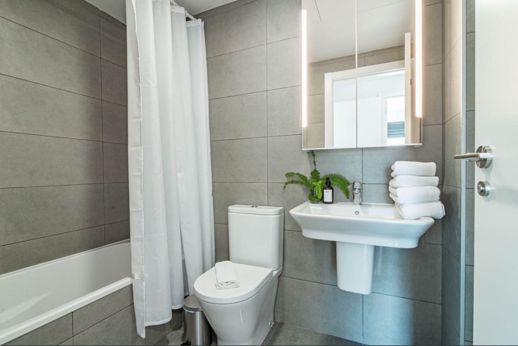 2 slaapkamer Penthouse te koop in Estepona met zwembad - € 525.000 (Ref: 9797690)