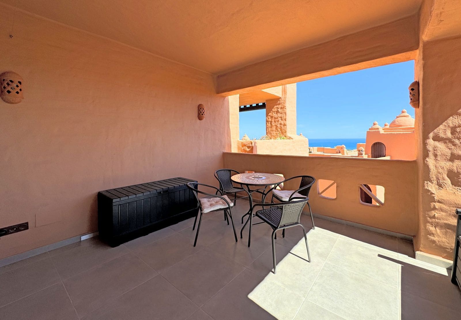 2 quarto Apartamento para venda em La Duquesa / Puerto de la Duquesa com piscina - 315 000 € (Ref: 9798063)