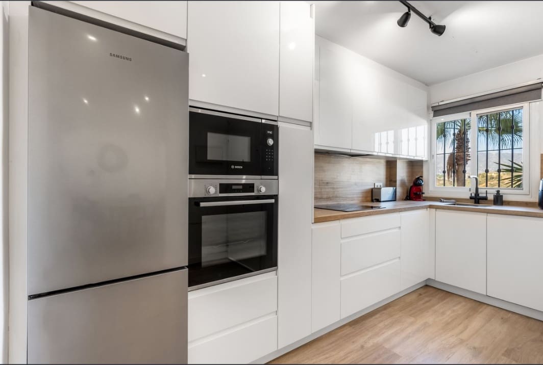 2 makuuhuone Huoneisto myytävänä paikassa La Cala de Mijas mukana uima-altaan 
autotalli - 359 000 € (Ref: 9798086)