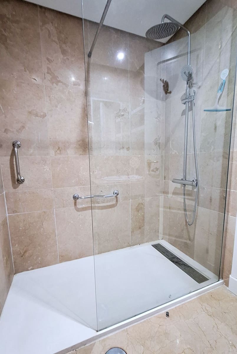 2 sovrum Lägenhet till salu i La Duquesa / Puerto de la Duquesa med pool garage - 470 000 € (Ref: 9798088)