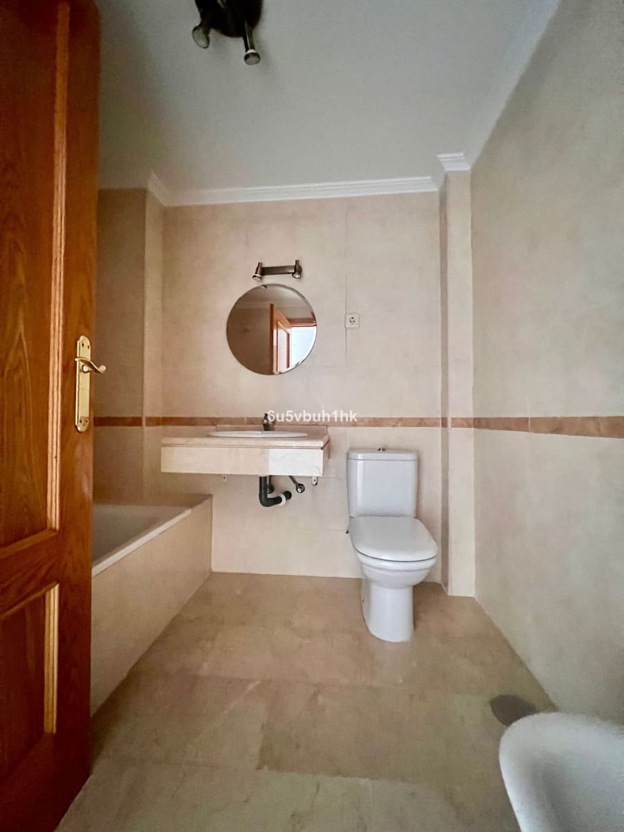 2 bedroom Apartment for sale in Riviera del Sol with pool - € 295,000 (Ref: 9798118)