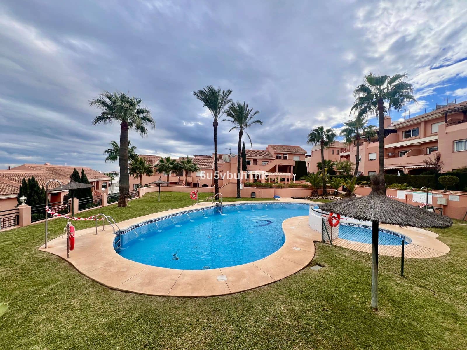 2 bedroom Apartment for sale in Riviera del Sol with pool - € 295,000 (Ref: 9798118)