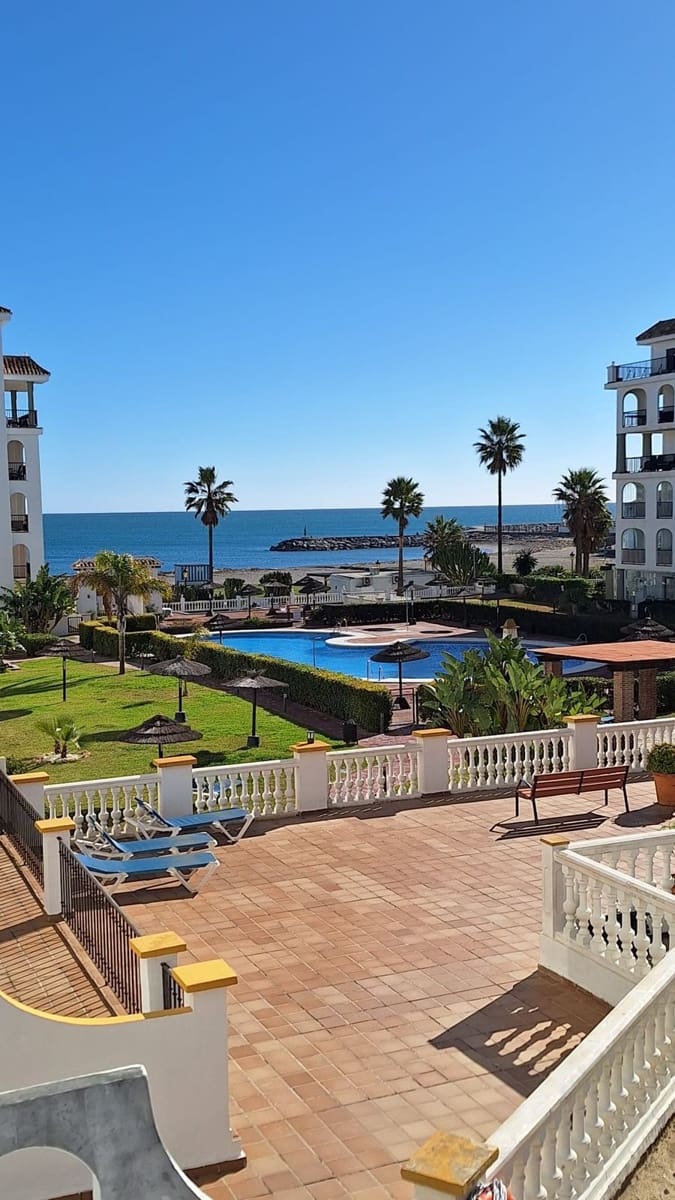 2 sovrum Lägenhet till salu i La Duquesa / Puerto de la Duquesa med pool - 345 000 € (Ref: 9798216)