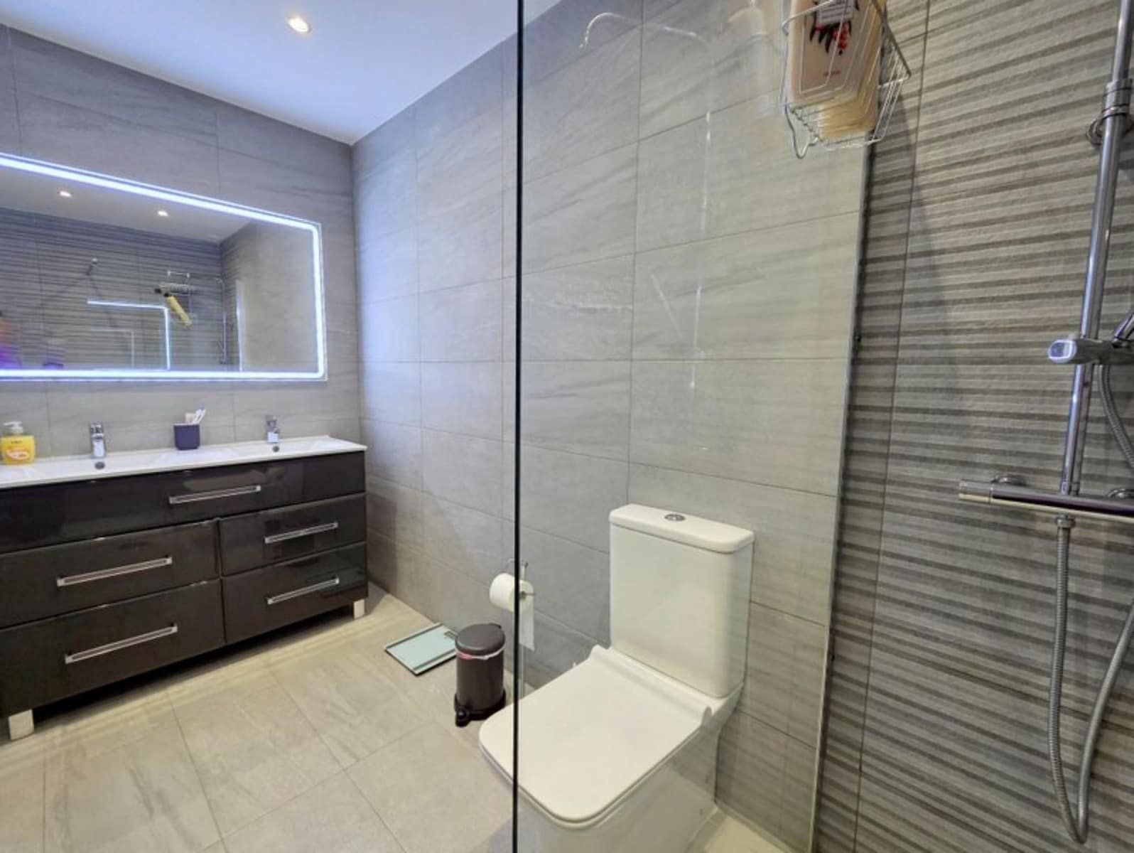 2 sovrum Lägenhet till salu i La Duquesa / Puerto de la Duquesa med pool - 265 000 € (Ref: 9798225)