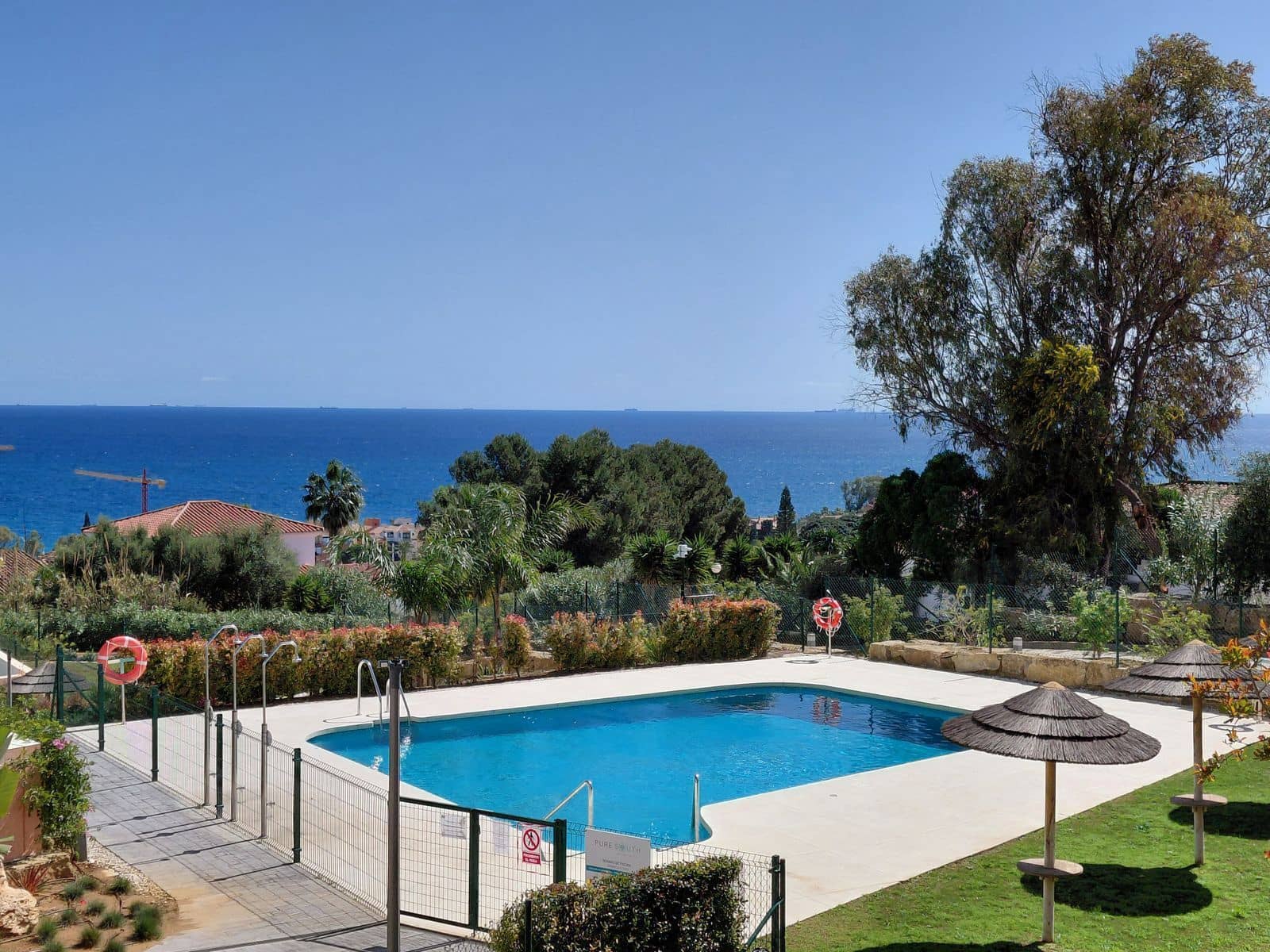 2 quarto Apartamento para venda em La Duquesa / Puerto de la Duquesa com piscina garagem - 399 000 € (Ref: 9798249)