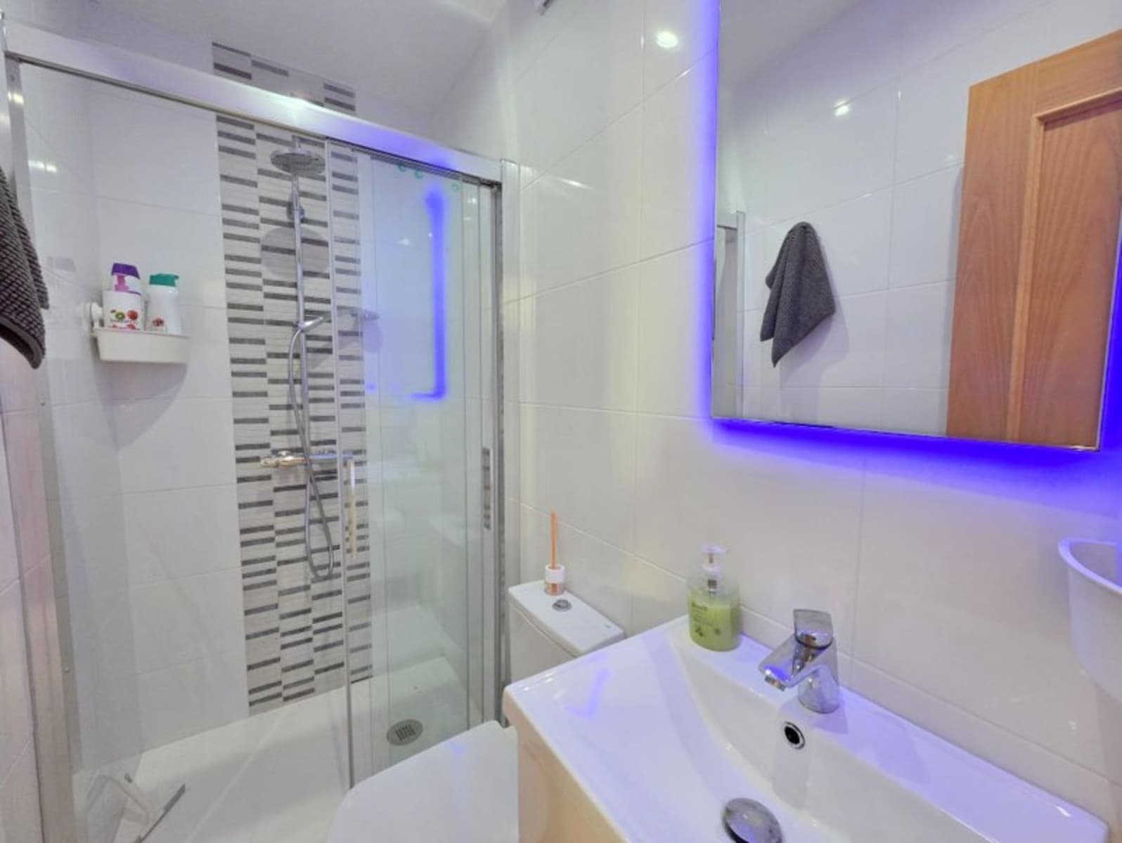 2 sovrum Lägenhet till salu i La Duquesa / Puerto de la Duquesa med pool - 279 000 € (Ref: 9799948)