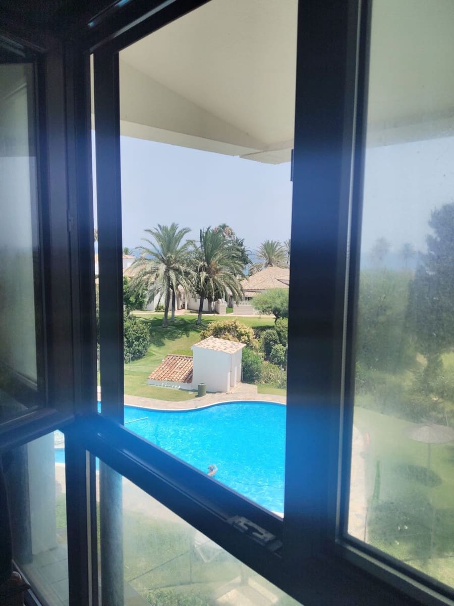 4 sypialnia Penthouse na sprzedaż w Estepona z basenem - 410 000 € (Ref: 9800120)