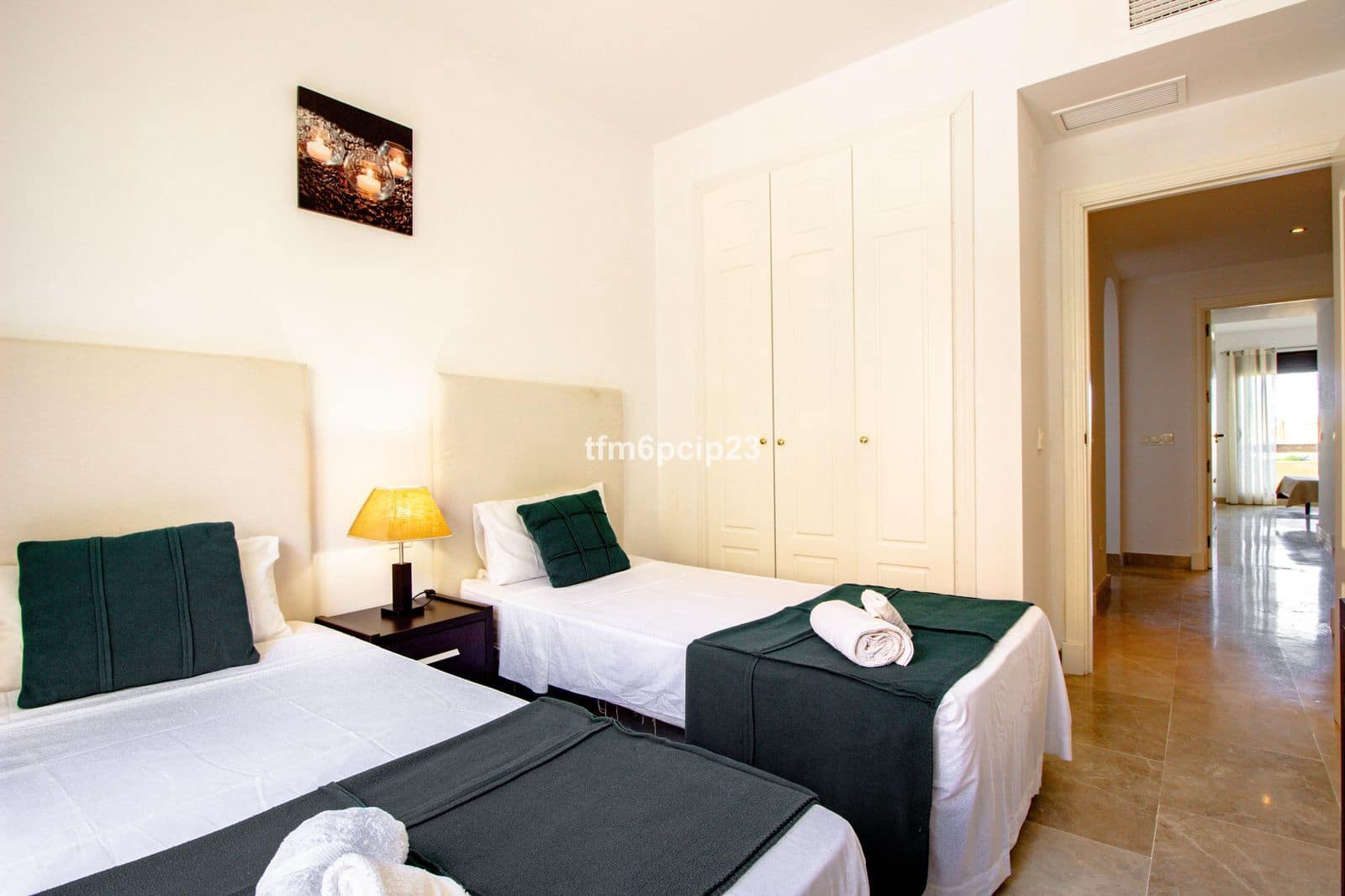 2 soveværelse Lejlighed til salg i La Duquesa / Puerto de la Duquesa med swimmingpool garage - € 255.000 (Ref: 9800730)