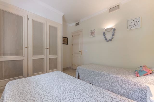 2 makuuhuone Huoneisto myytävänä paikassa Nueva Andalucia, Marbella mukana uima-altaan - 425 000 € (Ref: 9800766)