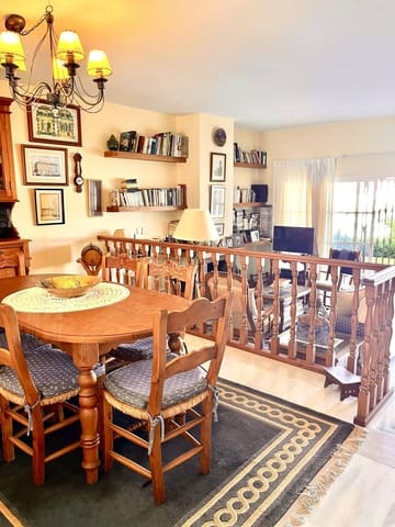 3 makuuhuone Omakotitalo myytävänä paikassa Estepona mukana uima-altaan - 490 000 € (Ref: 9800775)