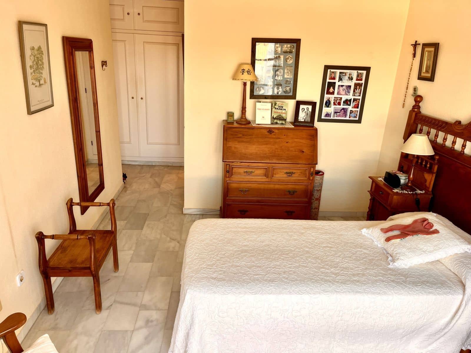 3 makuuhuone Omakotitalo myytävänä paikassa Estepona mukana uima-altaan - 490 000 € (Ref: 9800775)