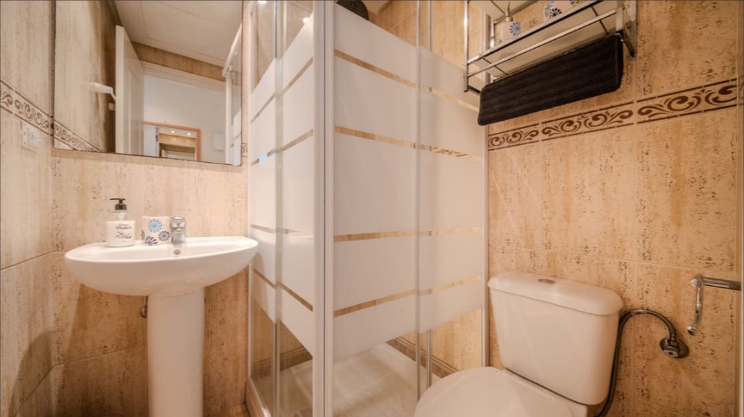 2 slaapkamer Penthouse te koop in La Duquesa / Puerto de la Duquesa met zwembad - € 349.000 (Ref: 9800779)