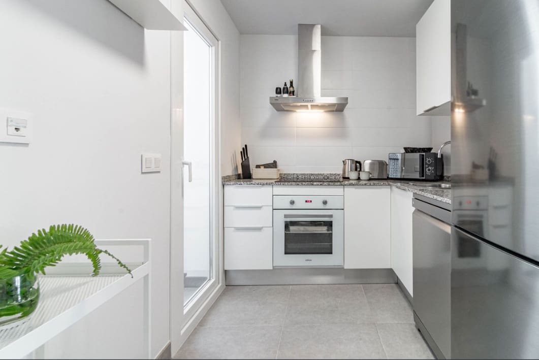 Ático de 2 habitaciones en Estepona en venta con piscina - 525.000 € (Ref: 9800783)