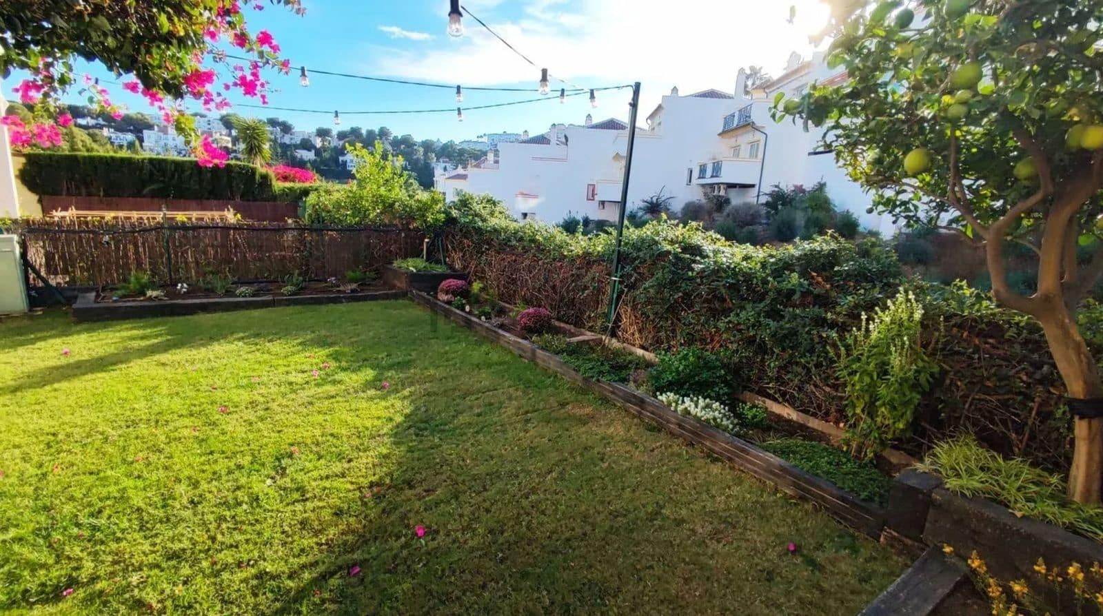 2 soveværelse Lejlighed til salg i Riviera del Sol med swimmingpool garage - € 349.000 (Ref: 9800786)