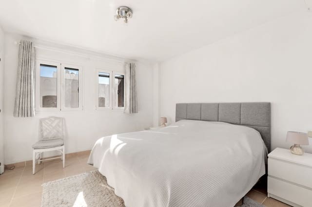 2 quarto Casa em Banda para venda em Estepona com piscina - 450 000 € (Ref: 9800802)