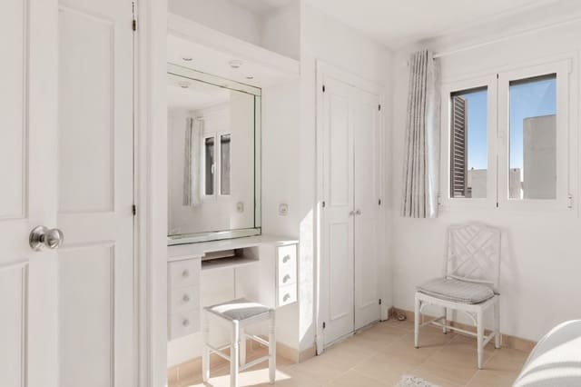 2 quarto Casa em Banda para venda em Estepona com piscina - 450 000 € (Ref: 9800802)