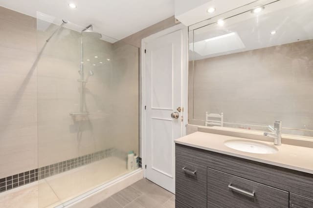 2 quarto Casa em Banda para venda em Estepona com piscina - 450 000 € (Ref: 9800802)