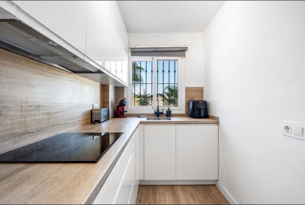 2 soveværelse Lejlighed til salg i La Cala de Mijas med swimmingpool garage - € 359.000 (Ref: 9800804)