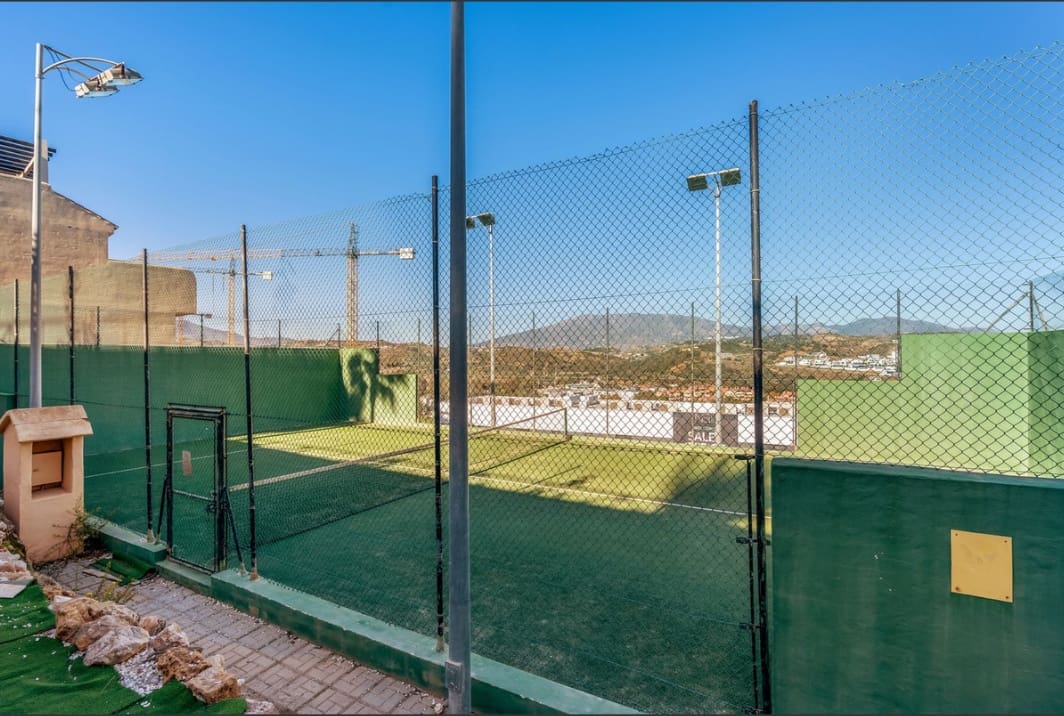 2 soveværelse Lejlighed til salg i La Cala de Mijas med swimmingpool garage - € 359.000 (Ref: 9800804)