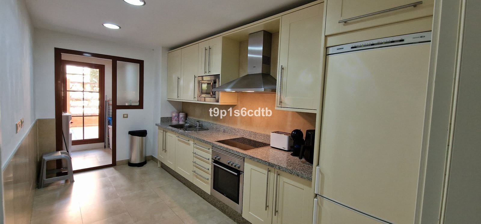 3 chambre Appartement à vendre à Benahavis avec piscine garage - 499 000 € (Ref: 9804898)