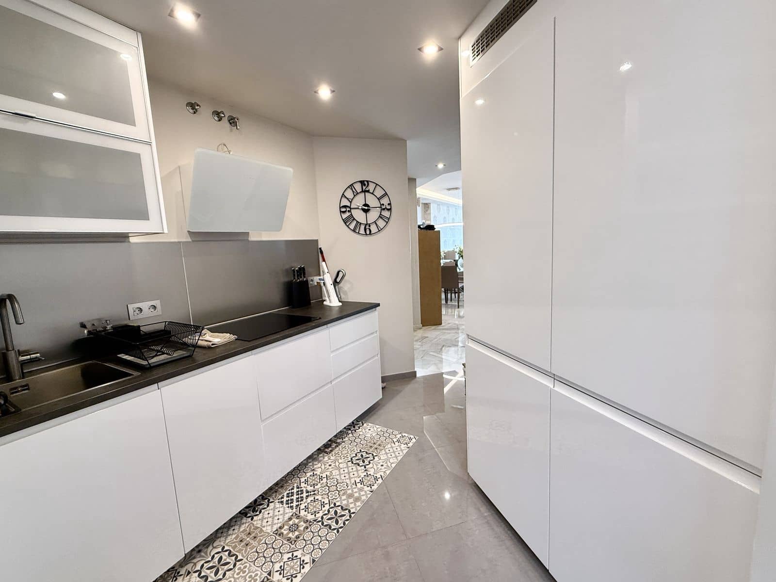 2 bedroom Apartment for sale in Mijas Costa with pool garage - € 423,000 (Ref: 9804906)