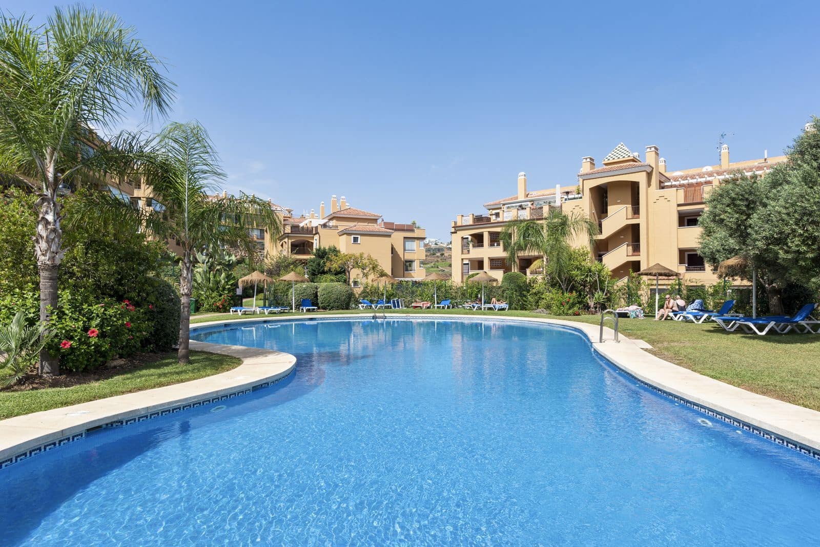 2 slaapkamer Appartement te koop in La Cala de Mijas met zwembad - € 387.000 (Ref: 9804910)