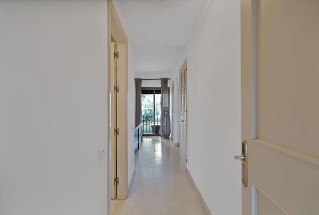 2 soveværelse Lejlighed til salg i Estepona med swimmingpool - € 371.175 (Ref: 9805301)