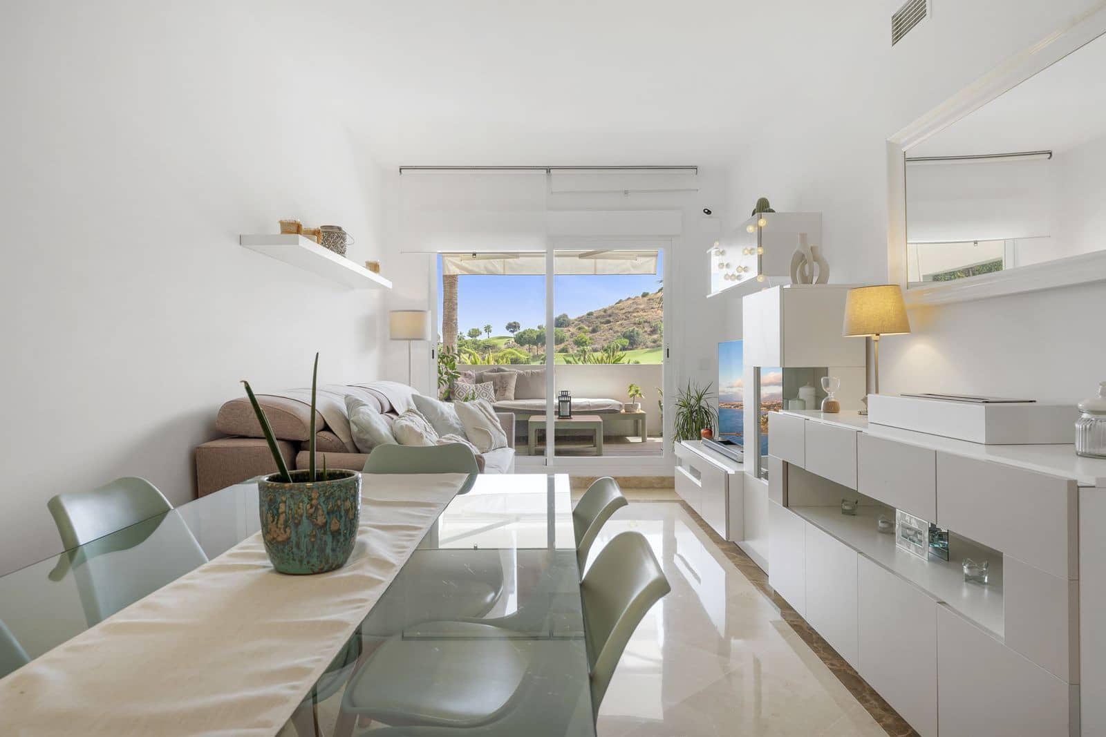 2 Zimmer Apartment zu verkaufen in La Cala de Mijas mit Pool - 295.000 € (Ref: 9805352)
