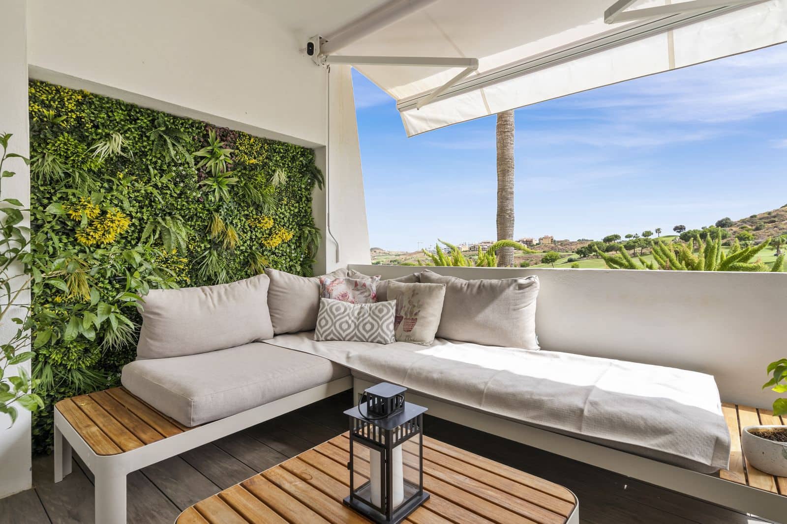 2 Zimmer Apartment zu verkaufen in La Cala de Mijas mit Pool - 295.000 € (Ref: 9805352)