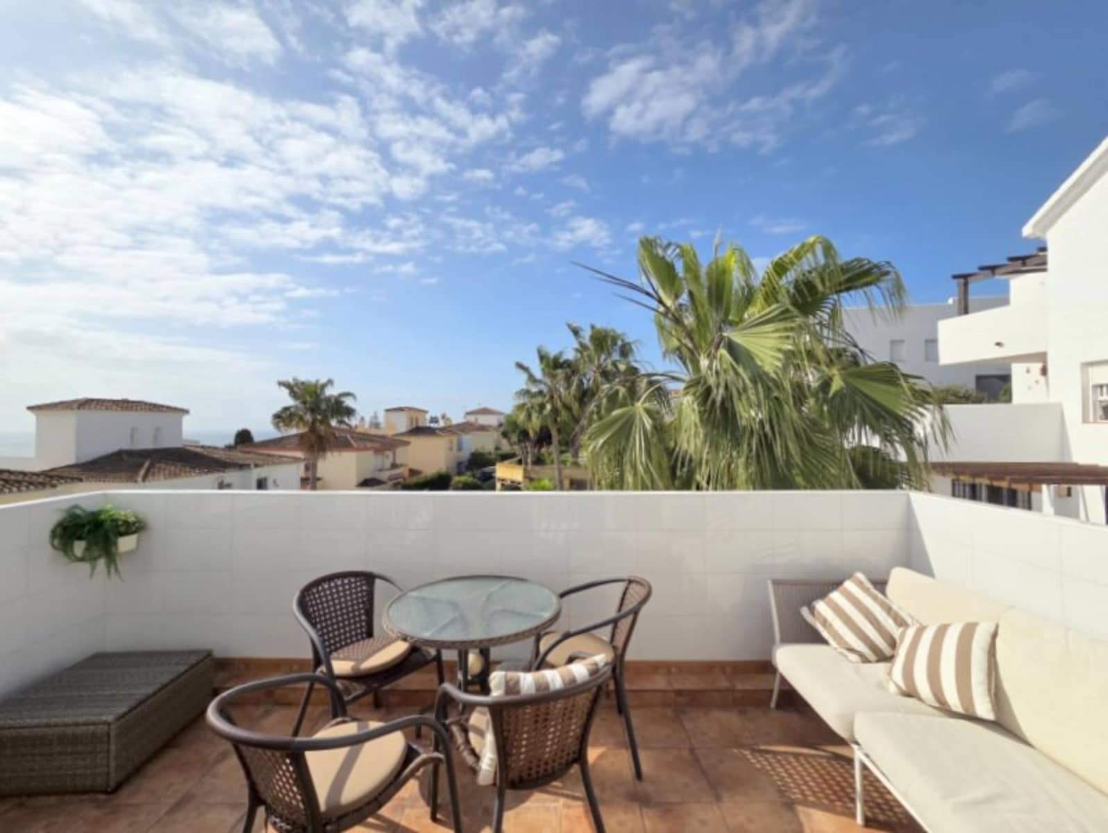 2 makuuhuone Huoneisto myytävänä paikassa La Duquesa / Puerto de la Duquesa mukana uima-altaan - 279 000 € (Ref: 9805368)