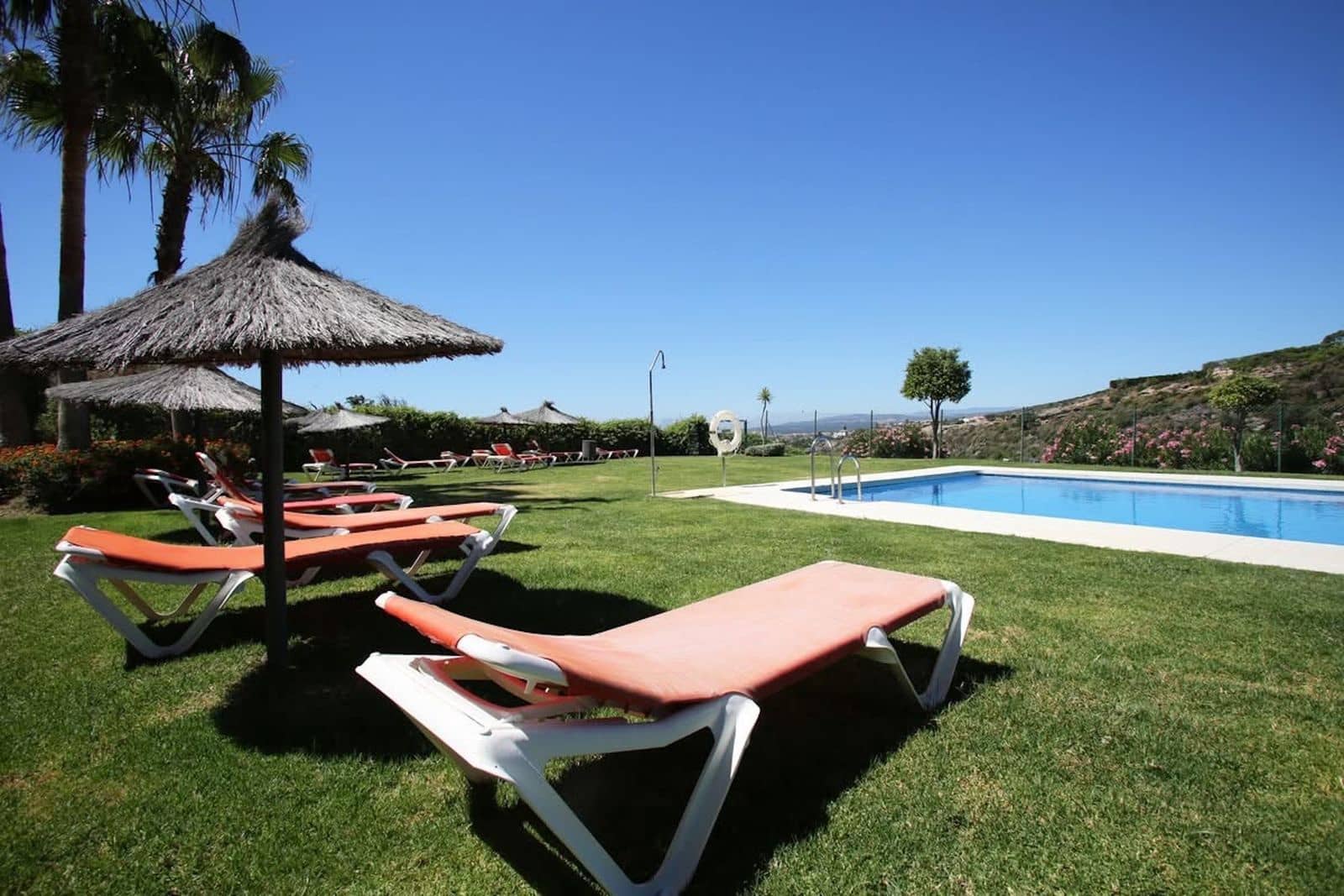 Apartamento de 2 habitaciones en Manilva en venta con piscina - 358.000 € (Ref: 9806738)