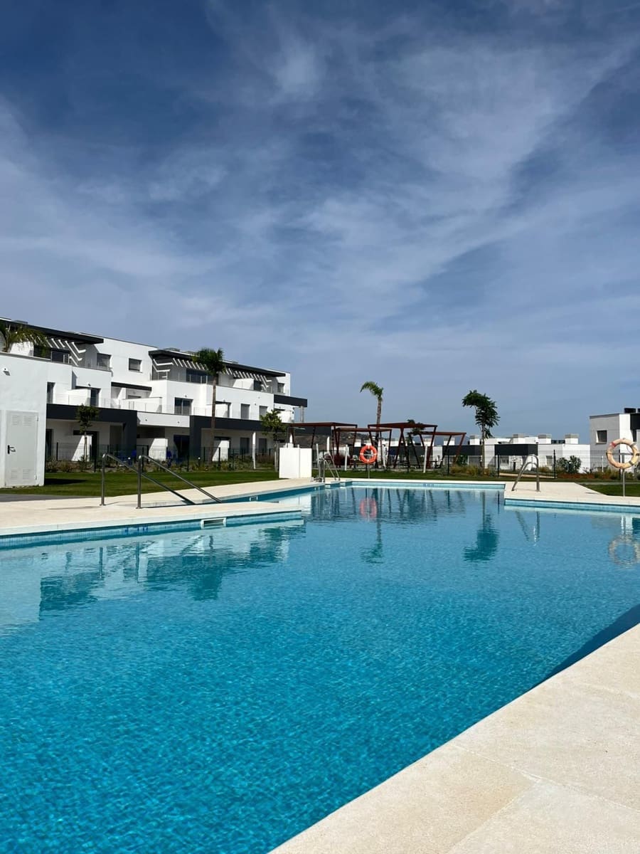 2 slaapkamer Penthouse te koop in Estepona met zwembad garage - € 410.000 (Ref: 9806739)